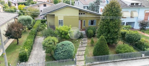 4 bedrooms Villa in Curtatone, Italy No. 363384 30