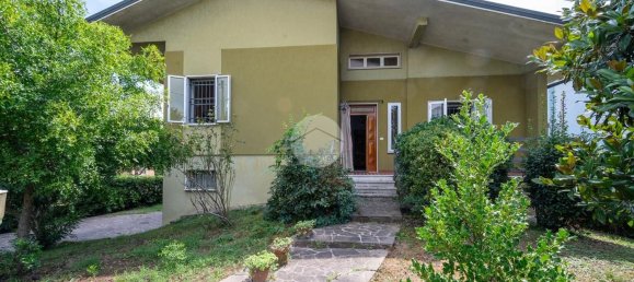 4 bedrooms Villa in Curtatone, Italy No. 363384 2