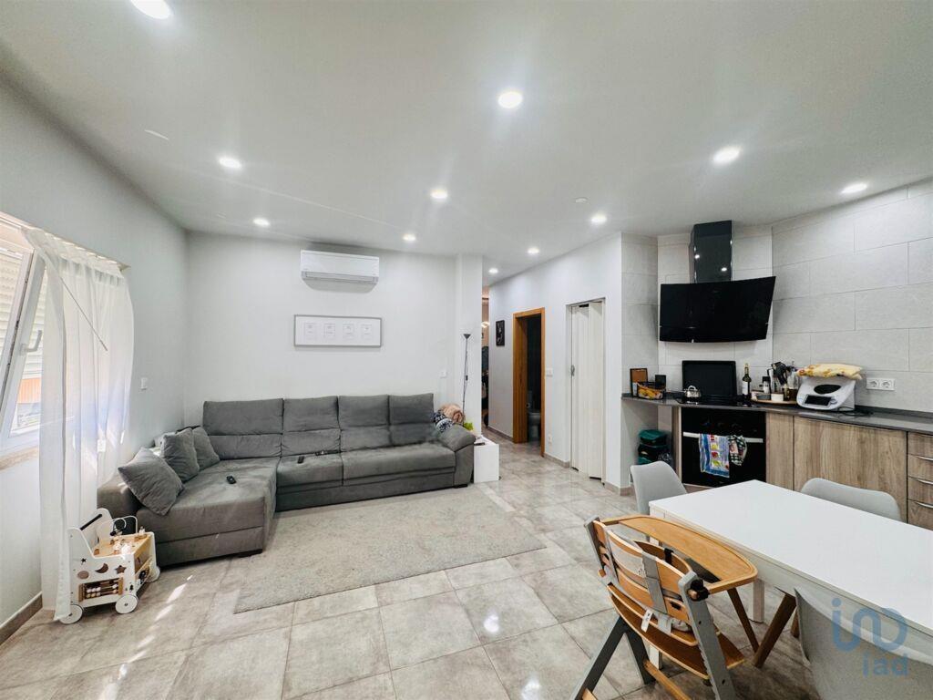 4 bedrooms Apartment in Almada, Portugal No. 241593