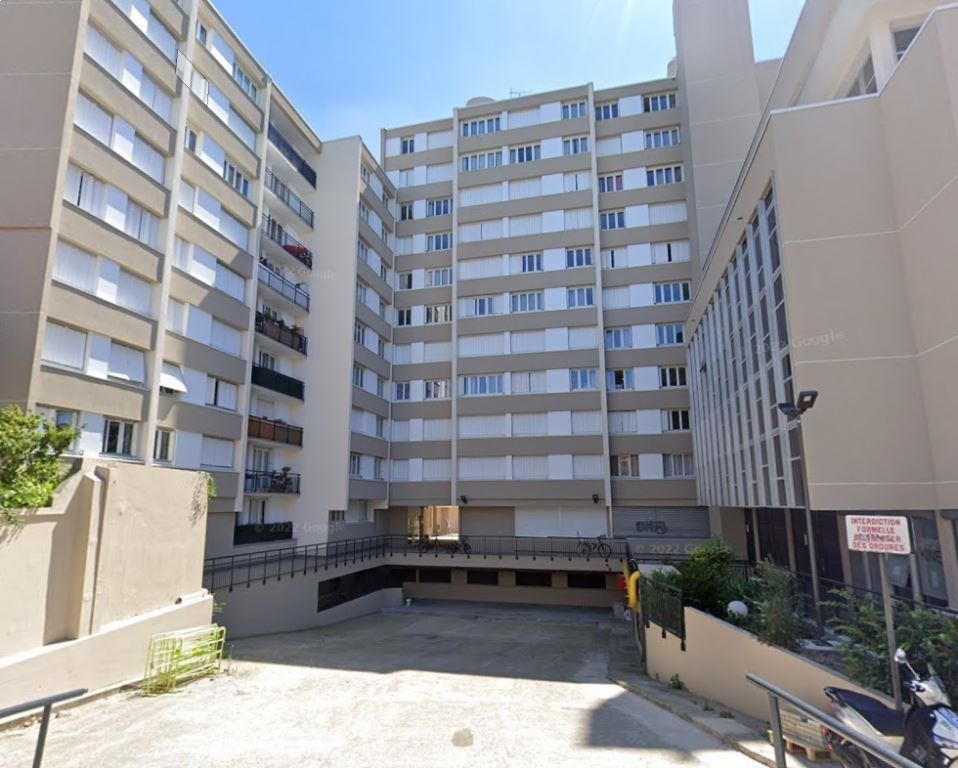  Parking in Montreuil, France No. 131357