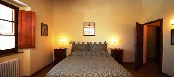 5 bedrooms House in Cortona, Italy No. 55624 2