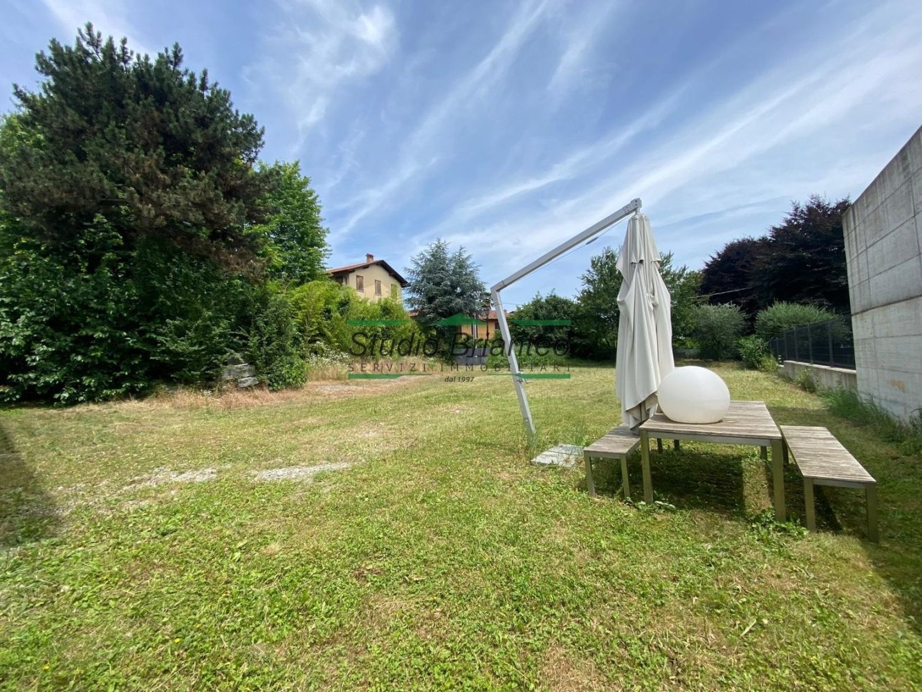  Land in Figino Serenza, Italy No. 362346