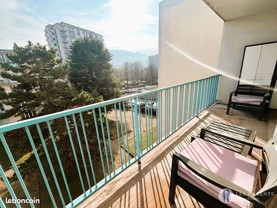 Apartamento de 2 dormitorios en Saint-Martin-d'Heres, France No. 263924