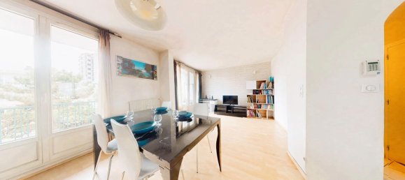 Apartamento de 2 dormitorios en Saint-Martin-d'Heres, France No. 263924 3