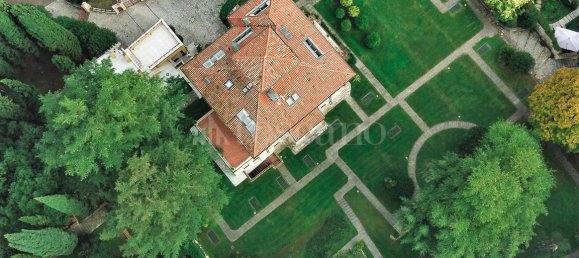 Вилла с 3 комнатами в Сирмионе, Италия № 79986 6