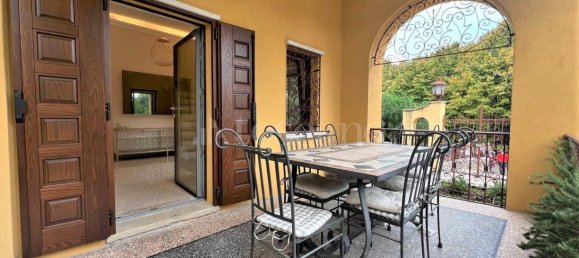 Вилла с 3 комнатами в Сирмионе, Италия № 79986 8