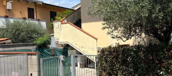 4 bedrooms Apartment in Ponsacco, Italy No. 331679 2