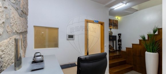 7 bedrooms House in Porto, Portugal No. 188960 9