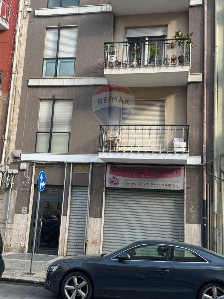 Propriété commerciale à Bari, Italy 105m² No. 52969