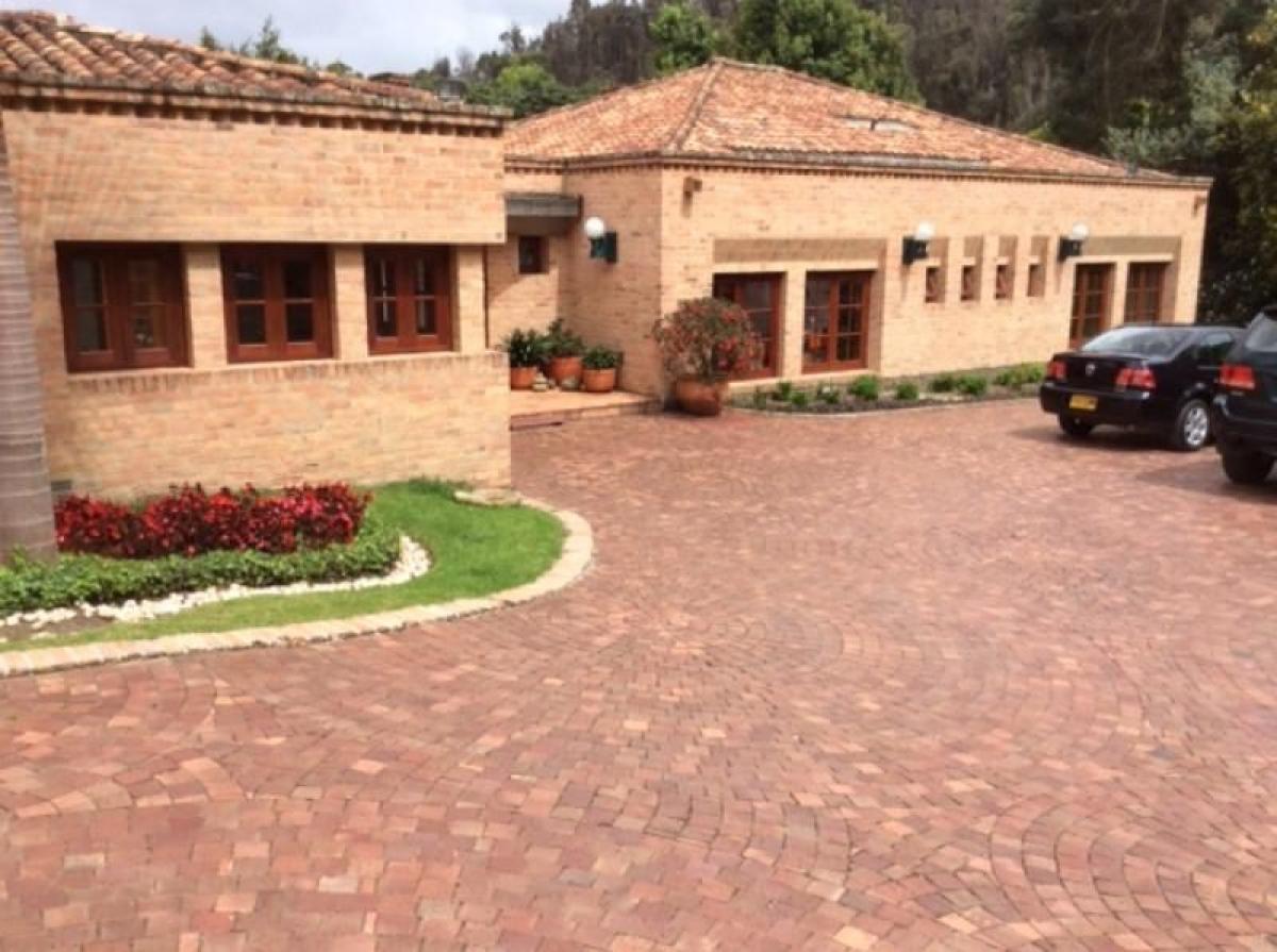 4 bedrooms House in Bogota, Colombia No. 12129