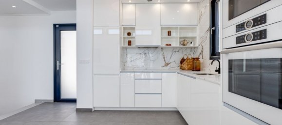 Villa de 4 dormitorios en Torrevieja, Spain No. 129227 6