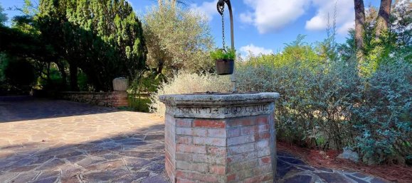 4 bedrooms Villa in Chiusi, Italy No. 53477 3