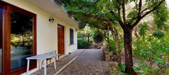 4 bedrooms Villa in Chiusi, Italy No. 53477 5