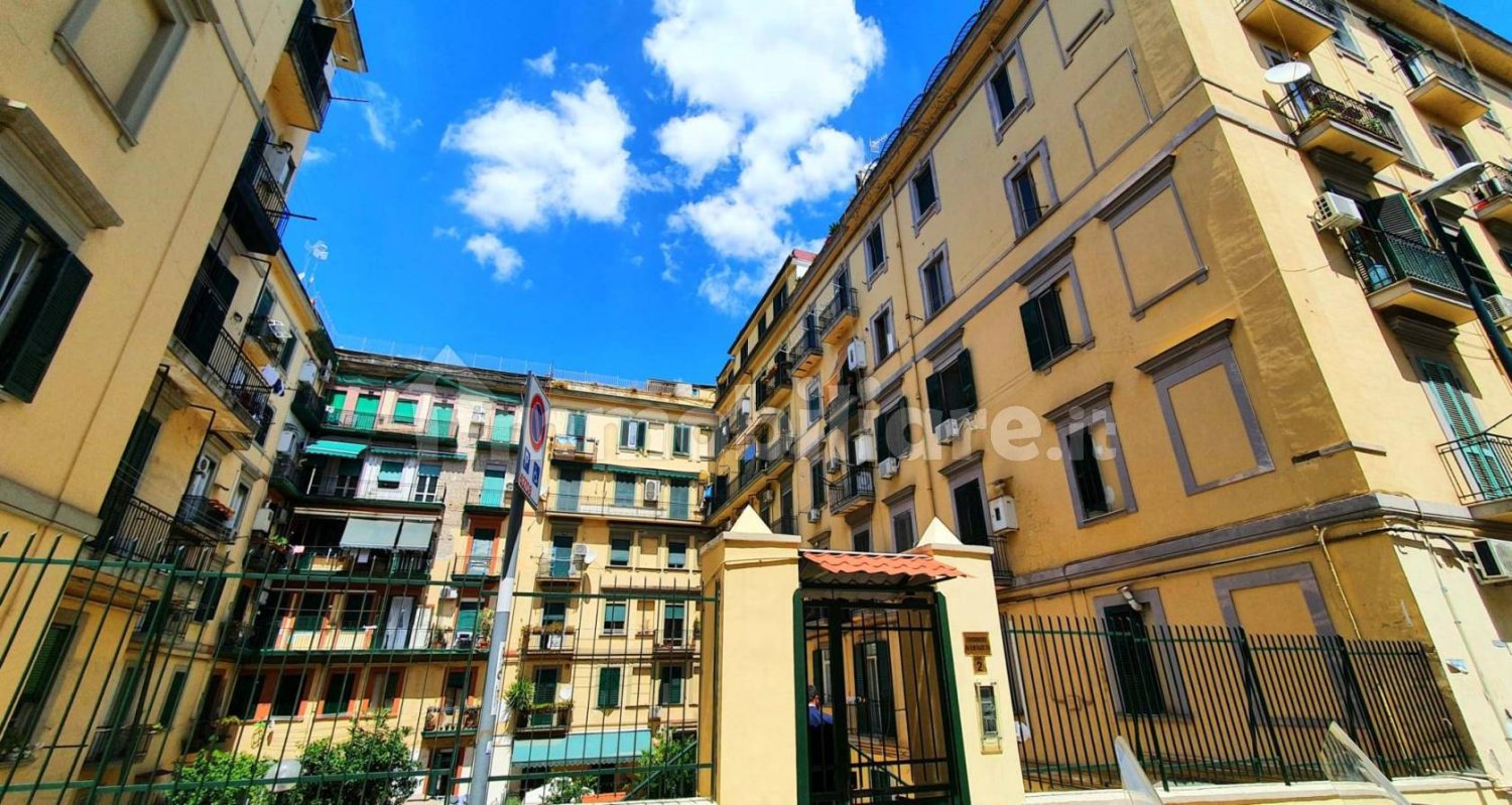 2 bedrooms Apartment in Naples, Italy No. 260895