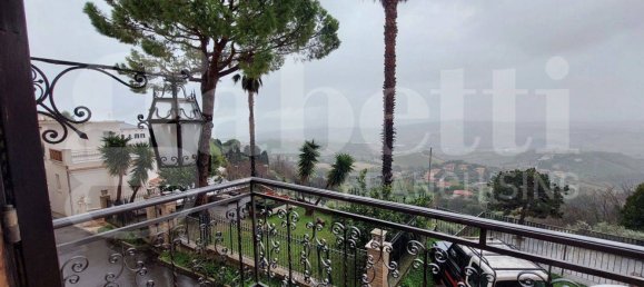 3 bedrooms House in Tortoreto, Italy No. 171199 20