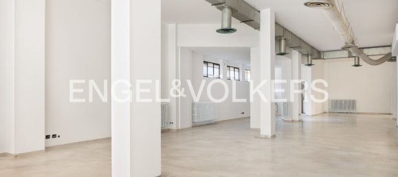315m² Commercial property in Bologna, Italy No. 261192 3