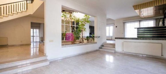 Коммерческая недвижимость с 4 спальнями в Строволос, Кипр № 18371 2