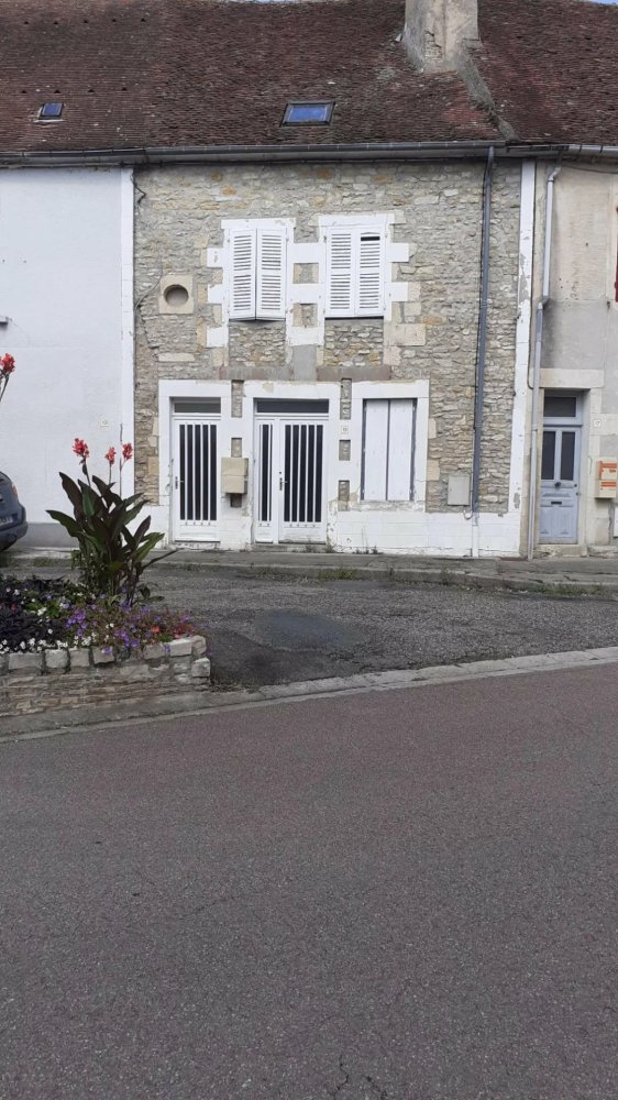 2 bedrooms House in Saint-Pierre-le-Moutier, France No. 358378