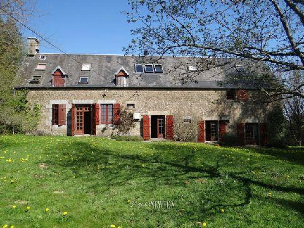 5 bedrooms House in Sourdeval, France No. 5399
