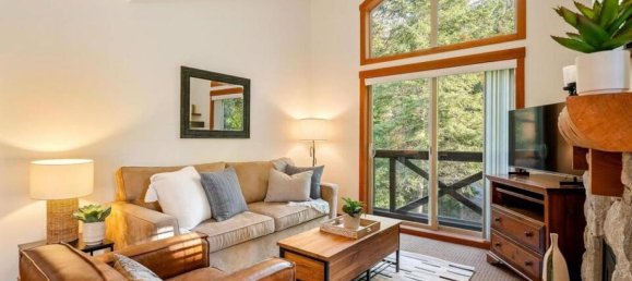 2 bedrooms Condo in British Columbia, Canada No. 1236 3