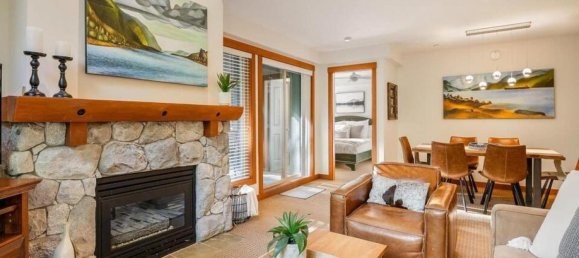 2 bedrooms Condo in British Columbia, Canada No. 1236 4