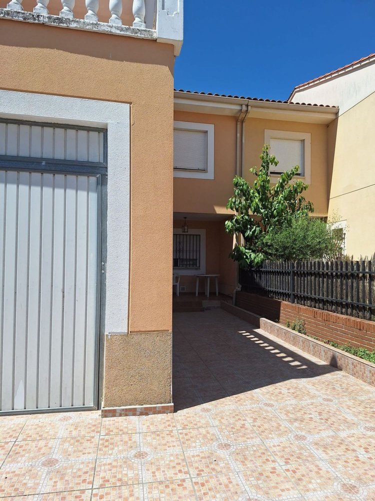 4 bedrooms House in Toledo, Spain No. 192407