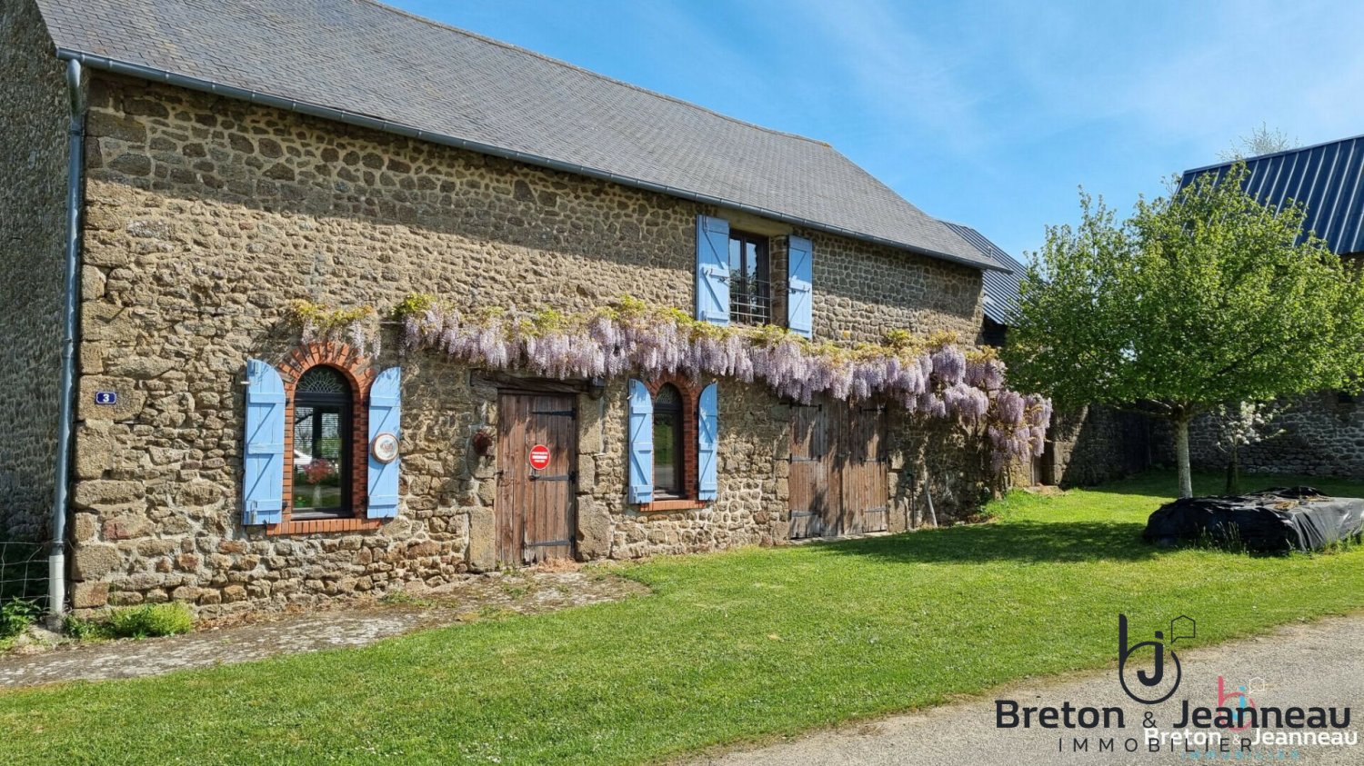 2 bedrooms House in Mayenne, France No. 357631