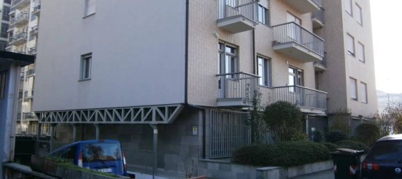 4 rooms Commercial property in Turin, Italy No. 325326 3