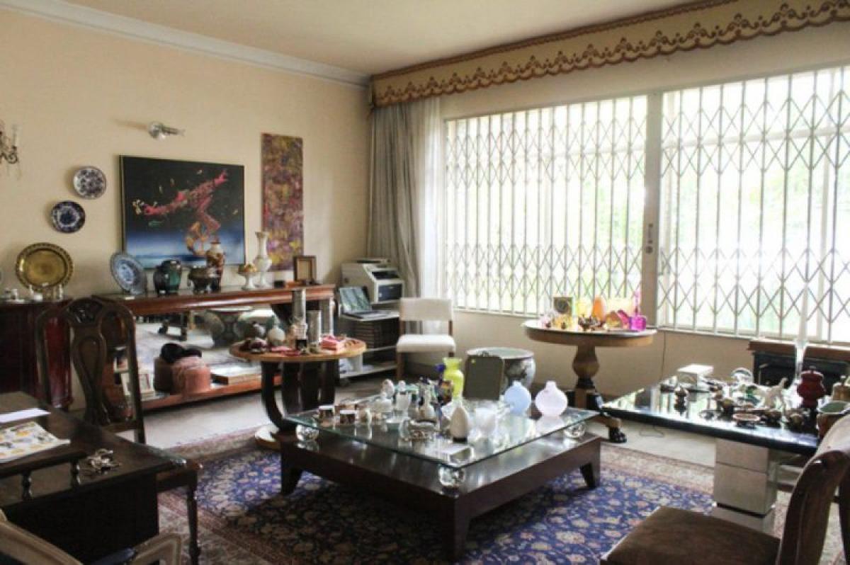 Casa de 4 dormitorios en Sao Paulo, Brazil No. 487333