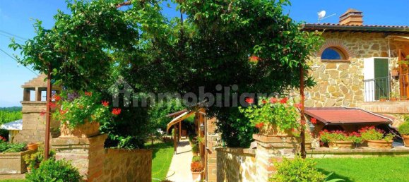 3 bedrooms House in Trequanda, Italy No. 225115 2