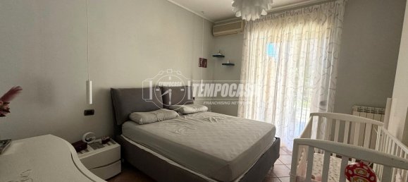 3 rooms Apartment in Naples, Italy No. 274464 4
