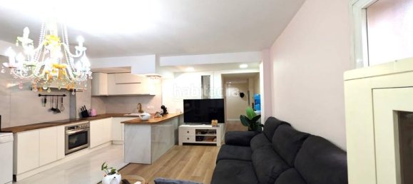 Apartamento de 3 dormitorios en Cornellà de Llobregat, Spain No. 147137 2