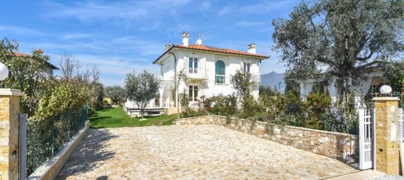 12 rooms Villa in Forte dei Marmi, Italy No. 105723 2