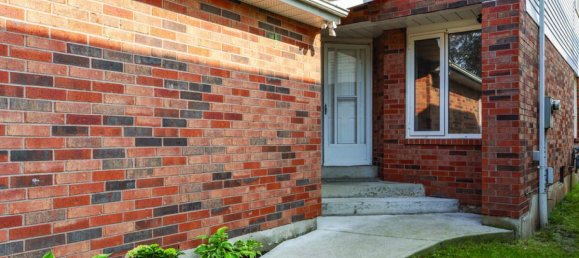 5 bedrooms House in Mississauga, Canada No. 750 2