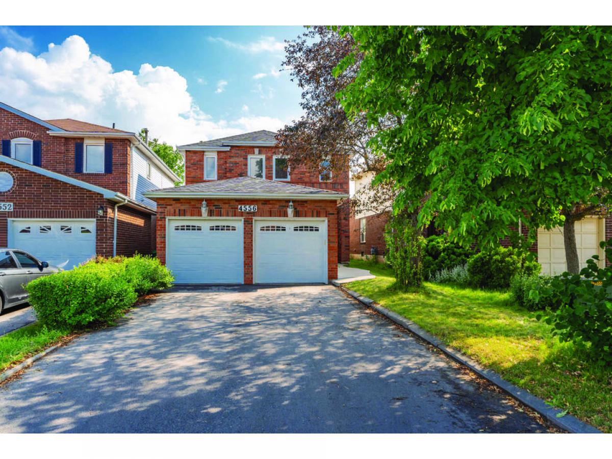 5 bedrooms House in Mississauga, Canada No. 750