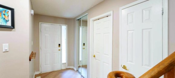 5 bedrooms House in Mississauga, Canada No. 750 5