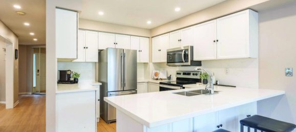 5 bedrooms House in Mississauga, Canada No. 750 11