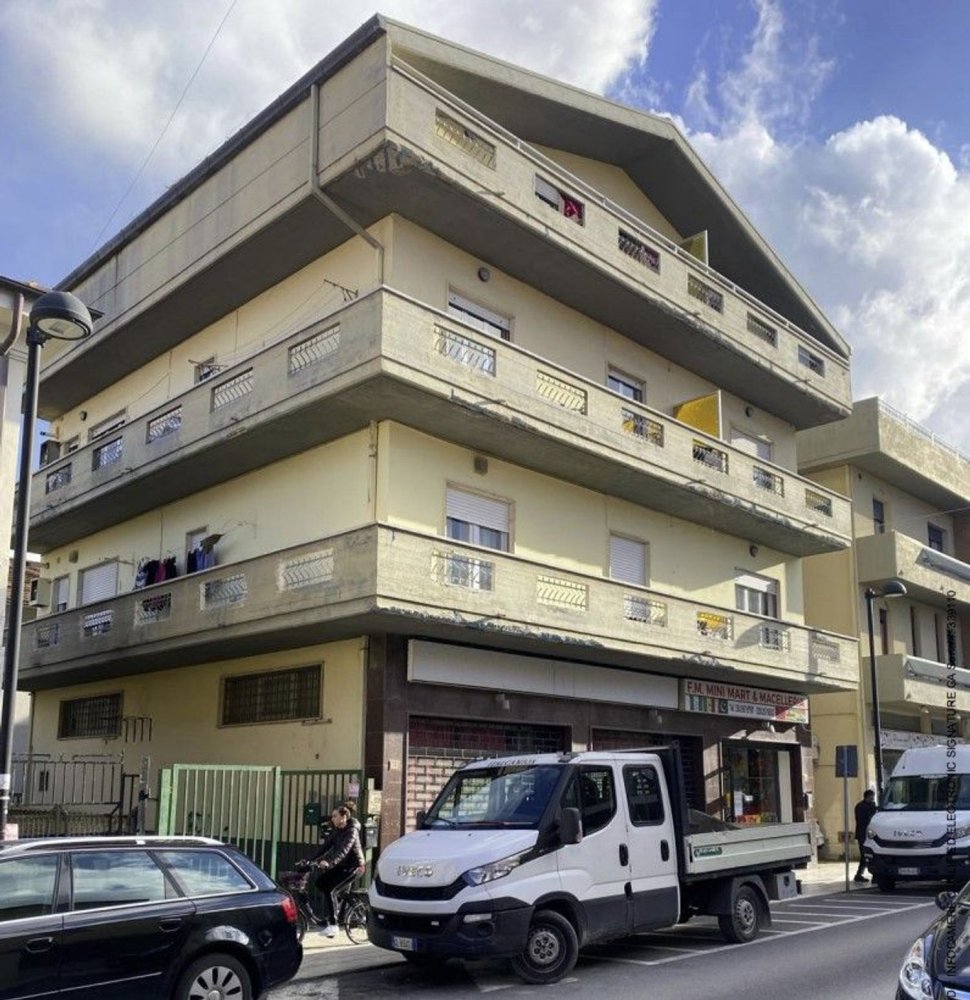 Propriété commerciale à Alba Adriatica, Italy 80m² No. 278086