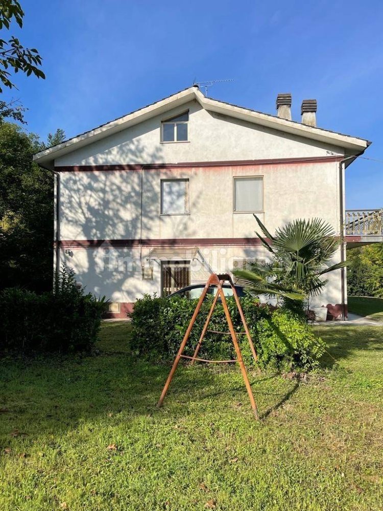 Edificio de 5 habitaciónes en Belmonte Piceno, Italy No. 330597