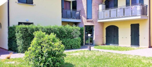 2 rooms Apartment in Reggio Emilia, Italy No. 15279 3