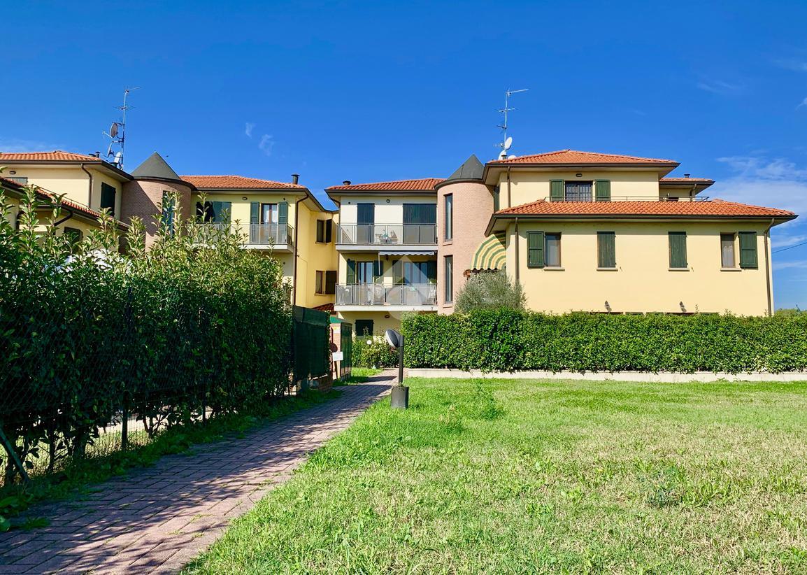 2 rooms Apartment in Reggio Emilia, Italy No. 15279