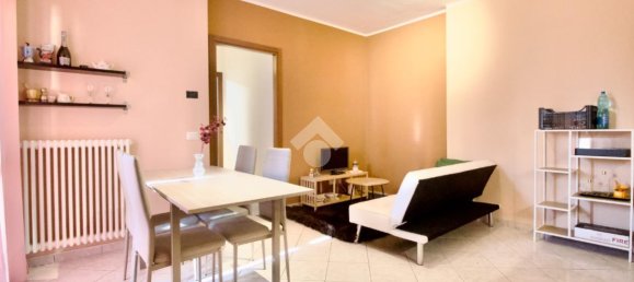 2 rooms Apartment in Reggio Emilia, Italy No. 15279 4