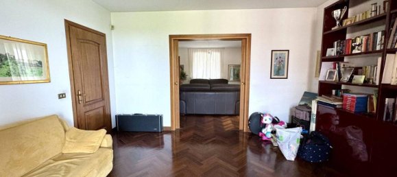 Villa de 7 divisões em Parma, Italy N.º 23845 6