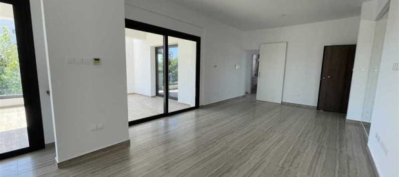 3 bedrooms Apartment in Limassol, Cyprus No. 8582 9