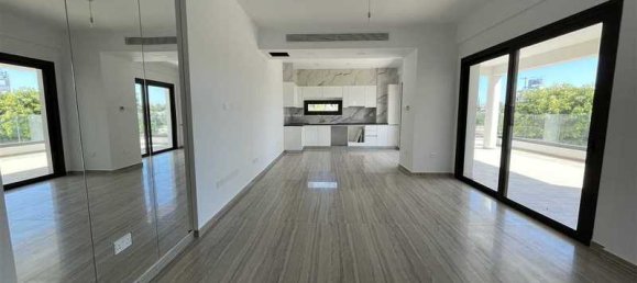 3 bedrooms Apartment in Limassol, Cyprus No. 8582 11