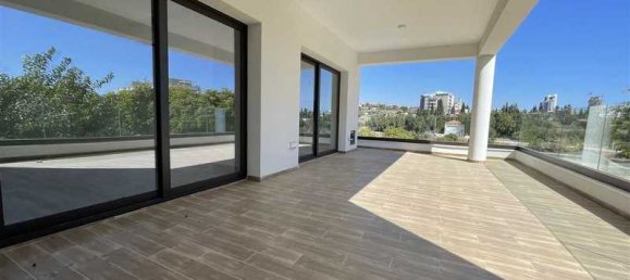 3 bedrooms Apartment in Limassol, Cyprus No. 8582 3