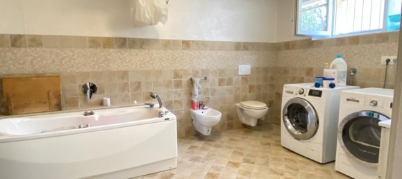 3 Schlafzimmer Villa in Canegrate, Italy, Nr. 364172 11