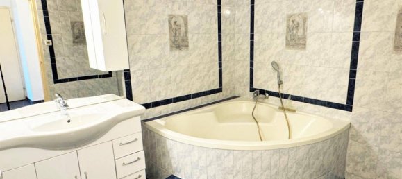 4 rooms Apartment in Hernals, Austria No. 131558 6