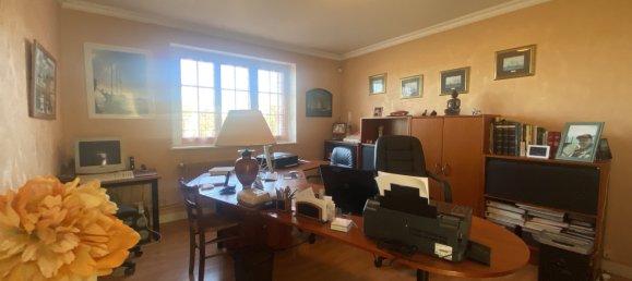 7 bedrooms House in Dreux, France No. 213536 8