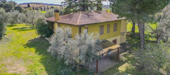 4 bedrooms House in Grosseto, Italy No. 19387 2